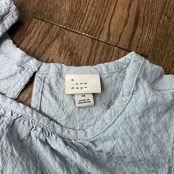 A New Day Cropped lt blue blouse. Sz M - Picture 3 of 4